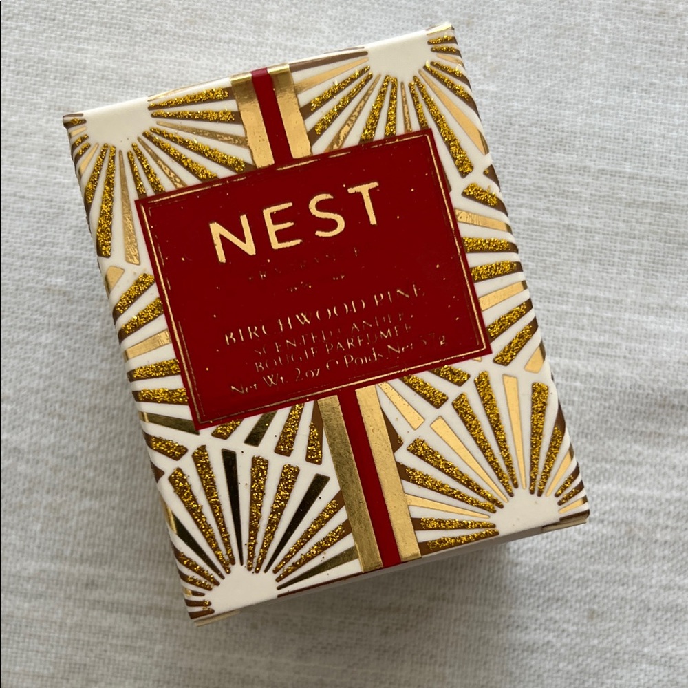 NEST Fragrances Gold and Red Candle